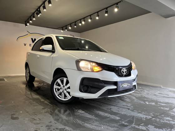 TOYOTA ETIOS 1.5 X PLUS SEDAN 16V FLEX 4P AUTOMÁTICO